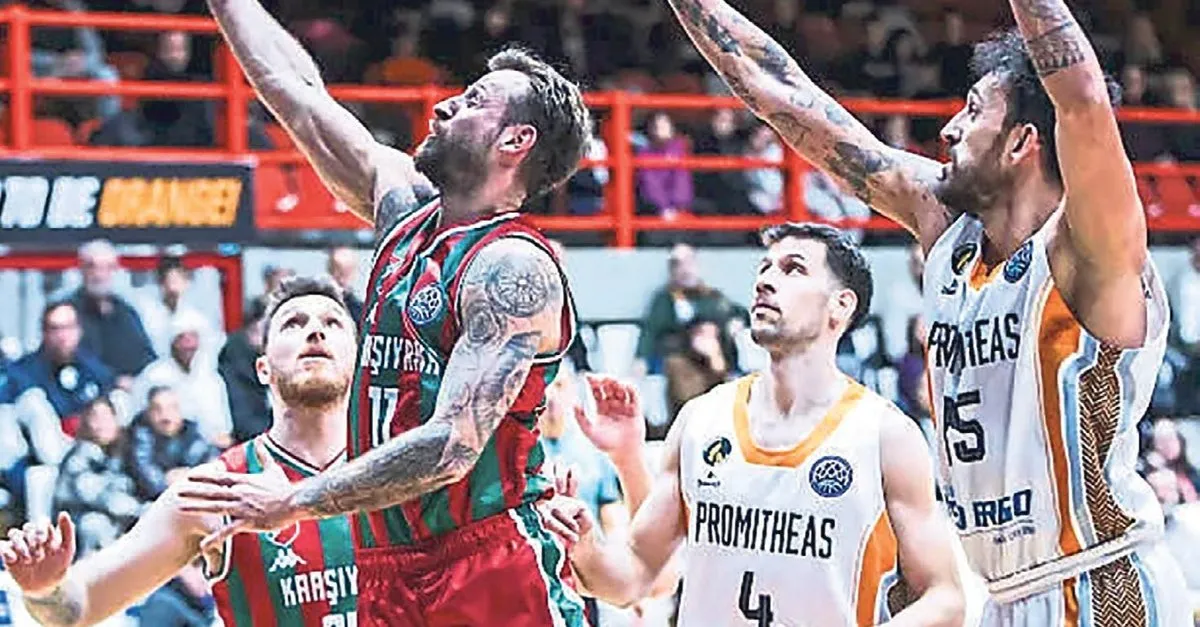 Karşıyaka Futbol Takımı Lige Döndü: Taraftarlar Coşkuyla Karşıladı