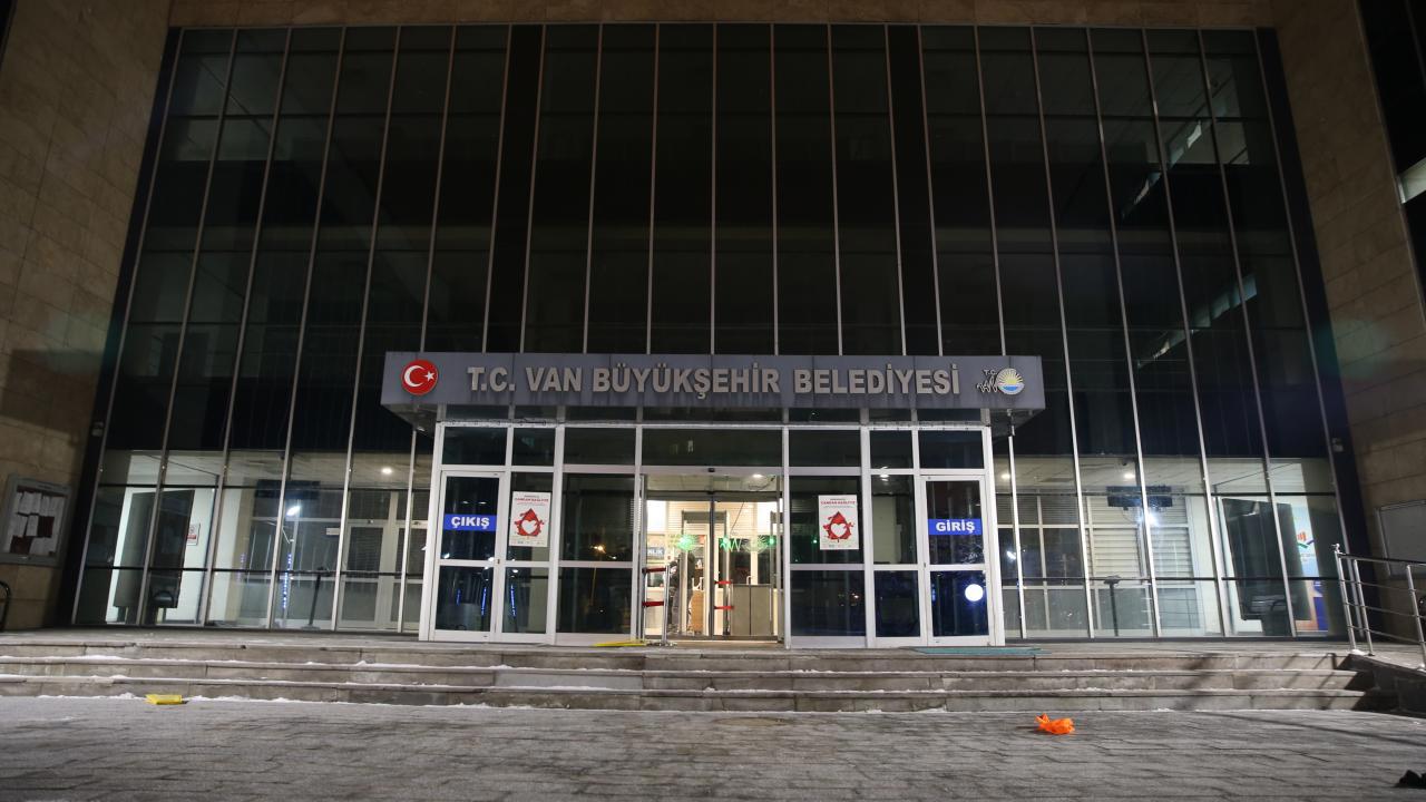 Van Büyükşehir Belediye Başkanı Zeydan Görevden Uzaklaştırıldı